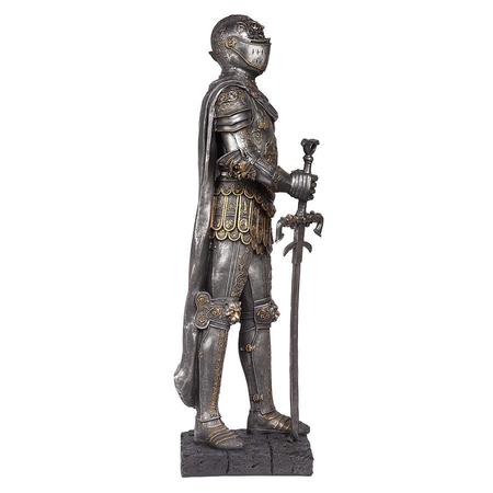 Design Toscano The King's Guard Sculptural Half-Scale Knight Replica CL4256